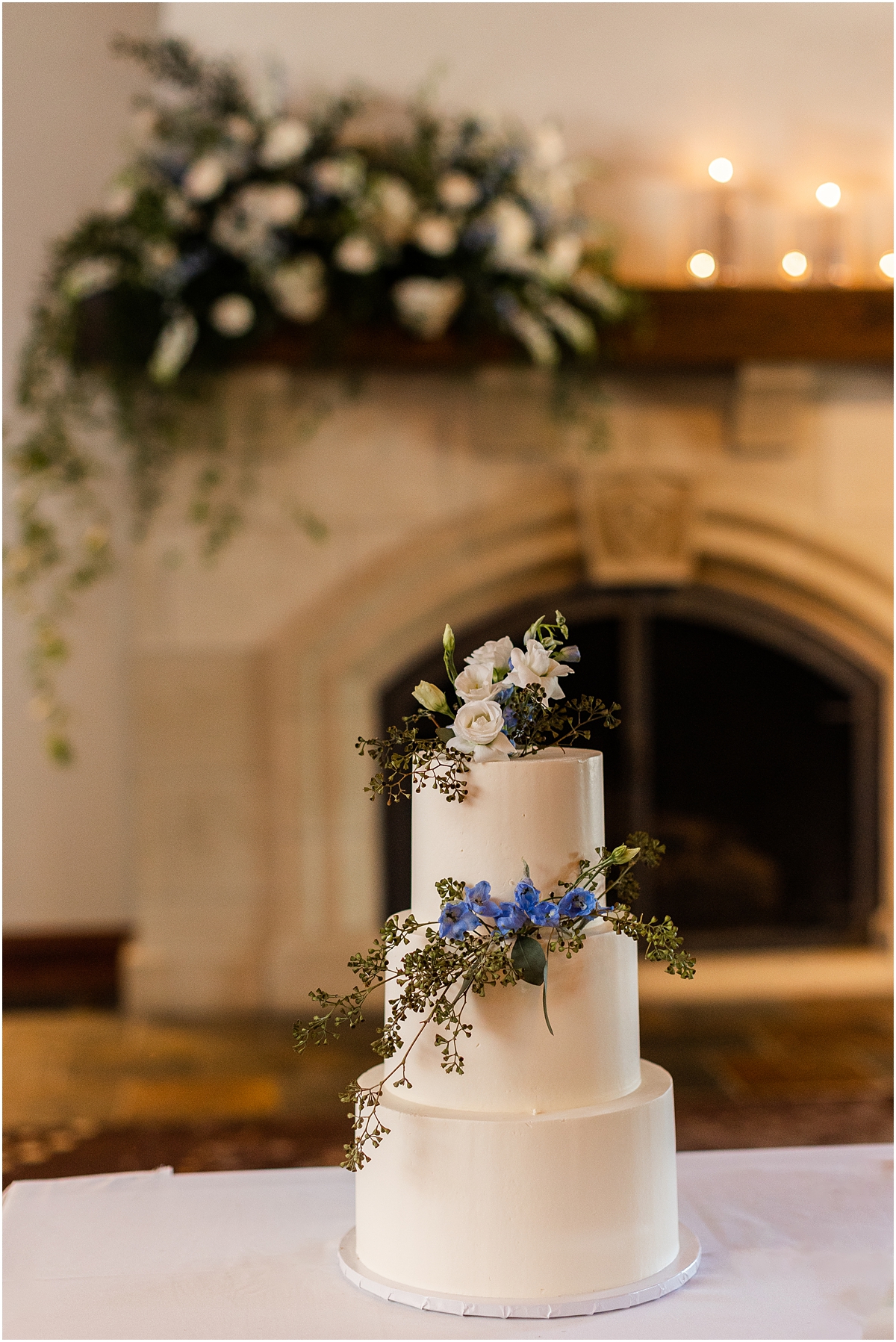 wedding cake from Classic and Romantic Wedding at River Forest Country Club 