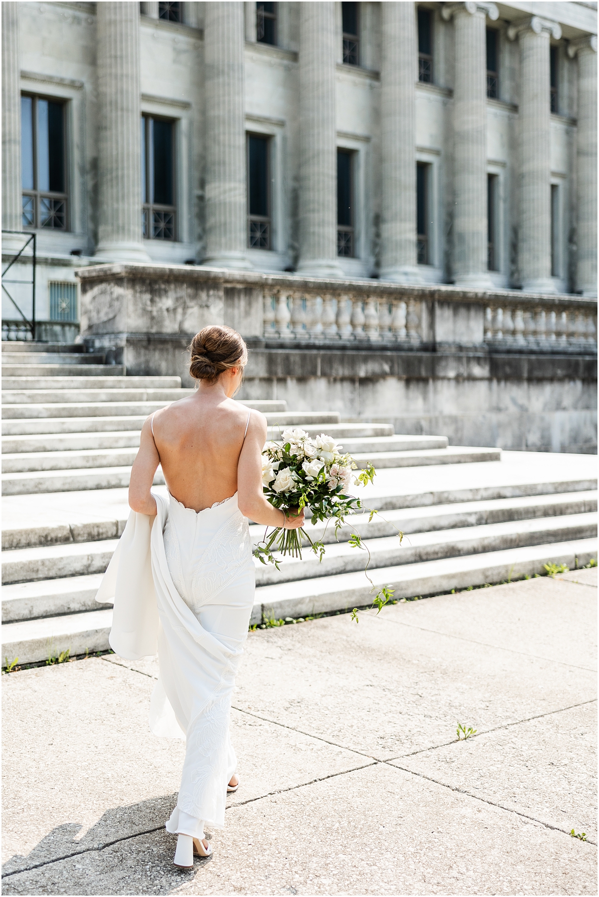 bride walking towards steps of Chicago field museum campus 