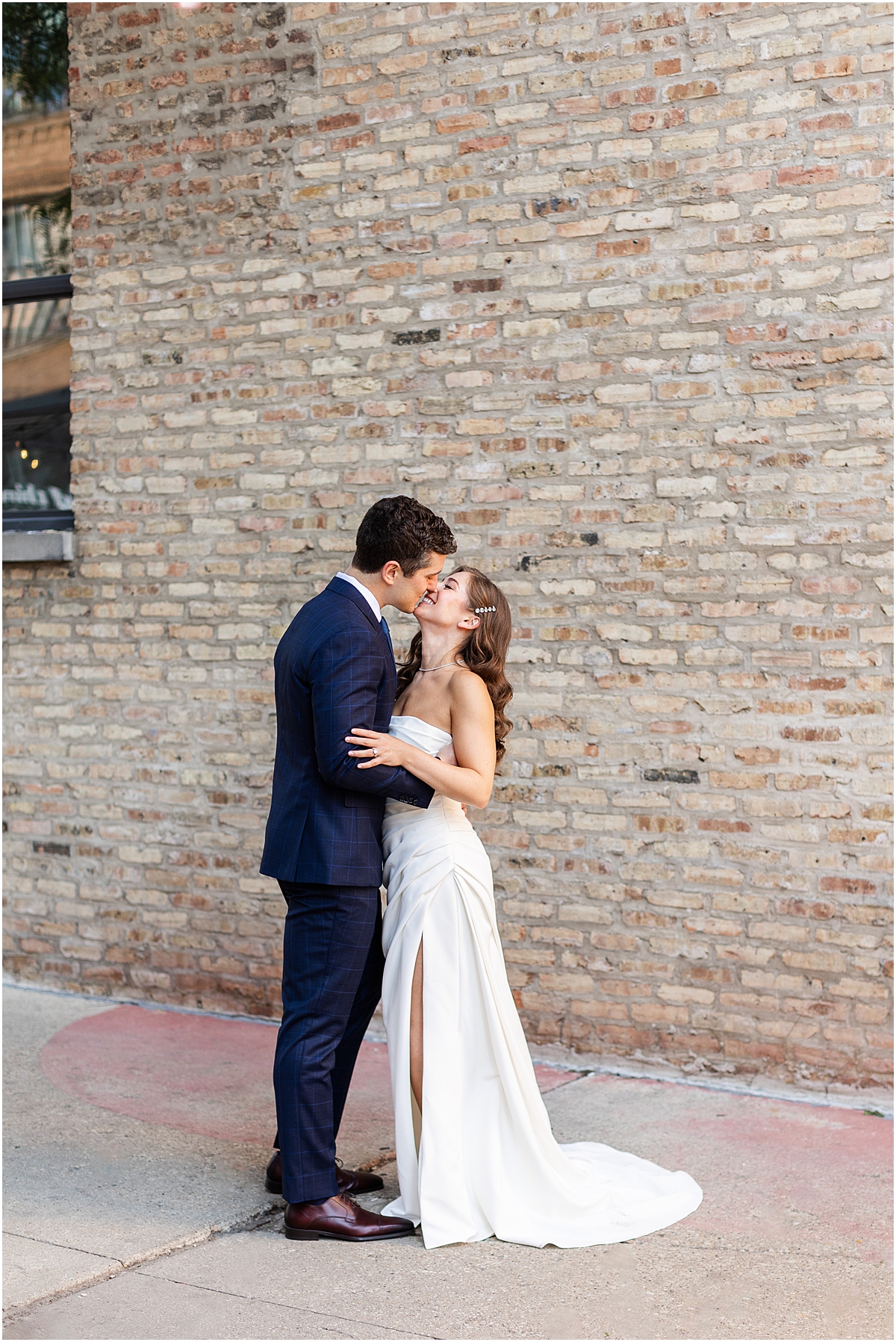 newlywed portraits in Chicago west loop
