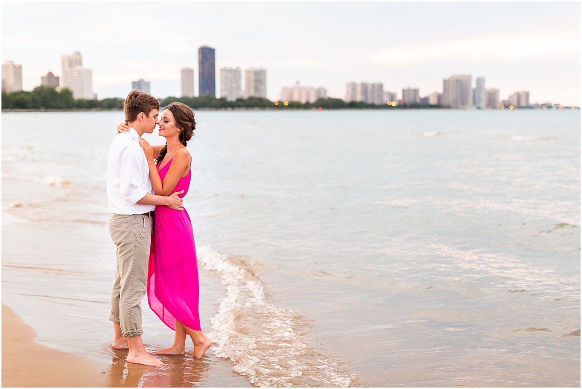 12 Best Chicago Engagement Session Locations | Lake Michigan beach 
