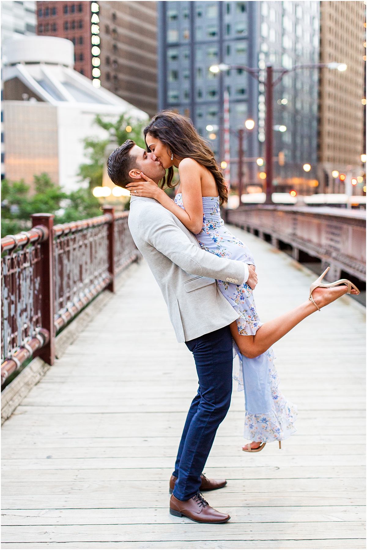 12 Best Chicago Engagement Session Locations | Chicago Riverwalk