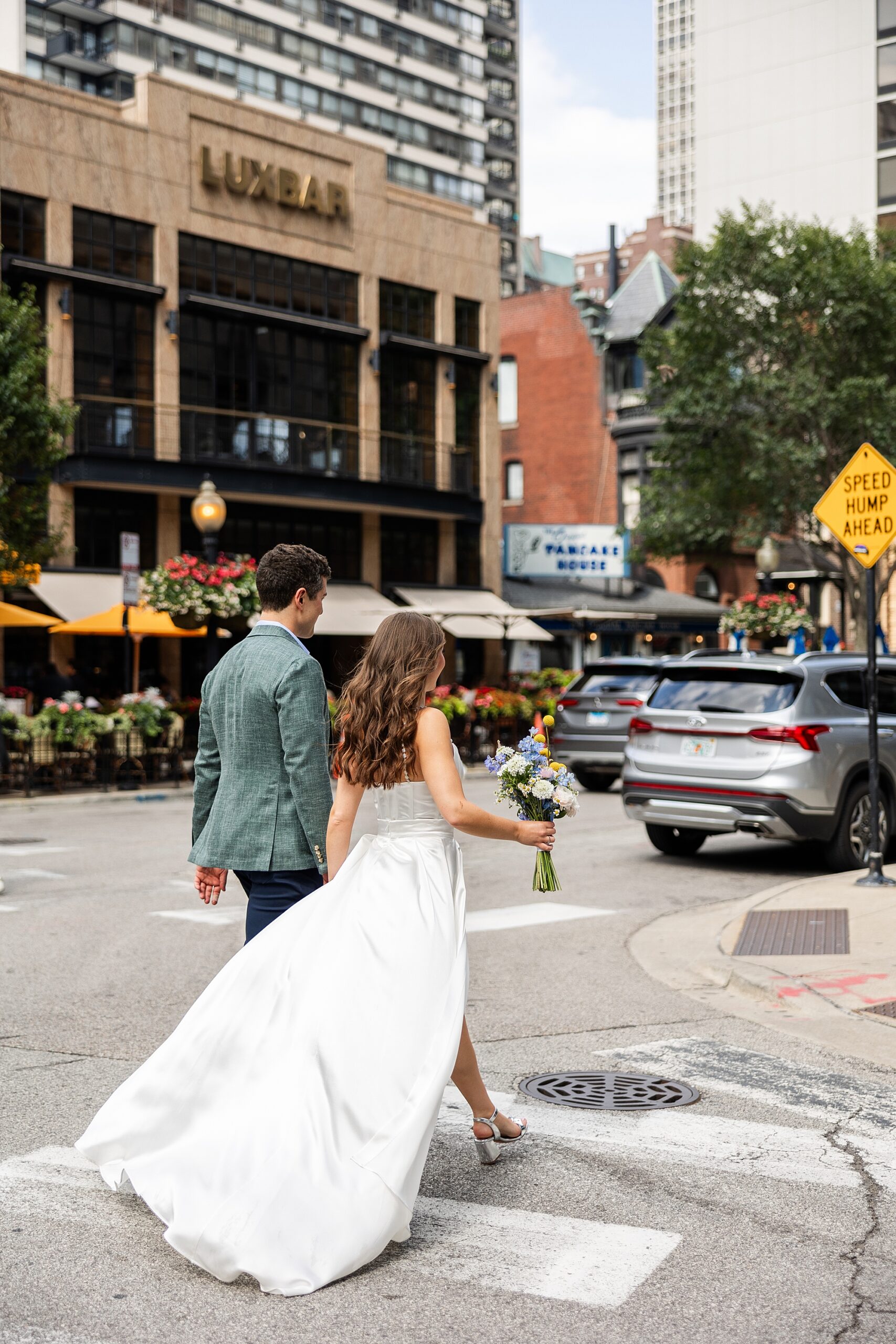 couple walk streets in Gold Coast Chicago