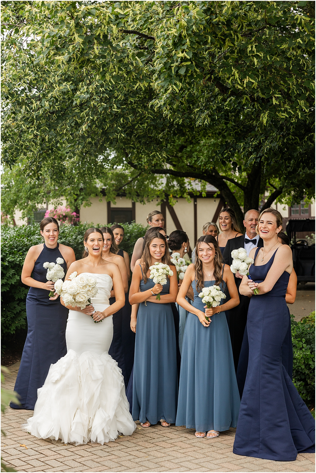 bridesmaids in blue dresses 