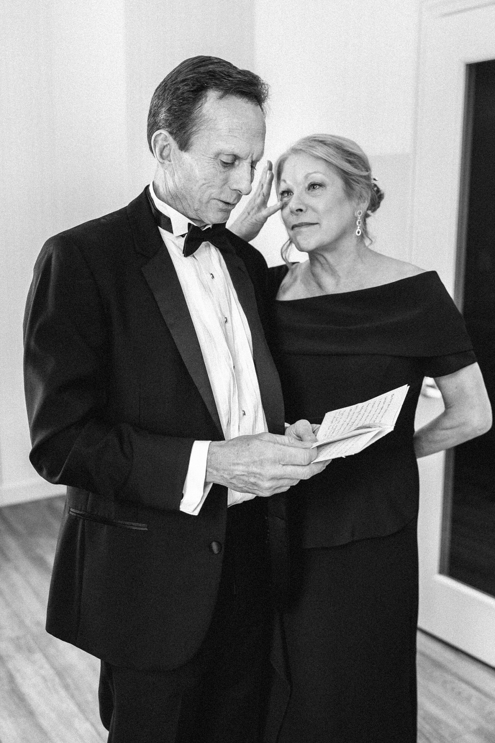 candid portraits of parents of the bride 