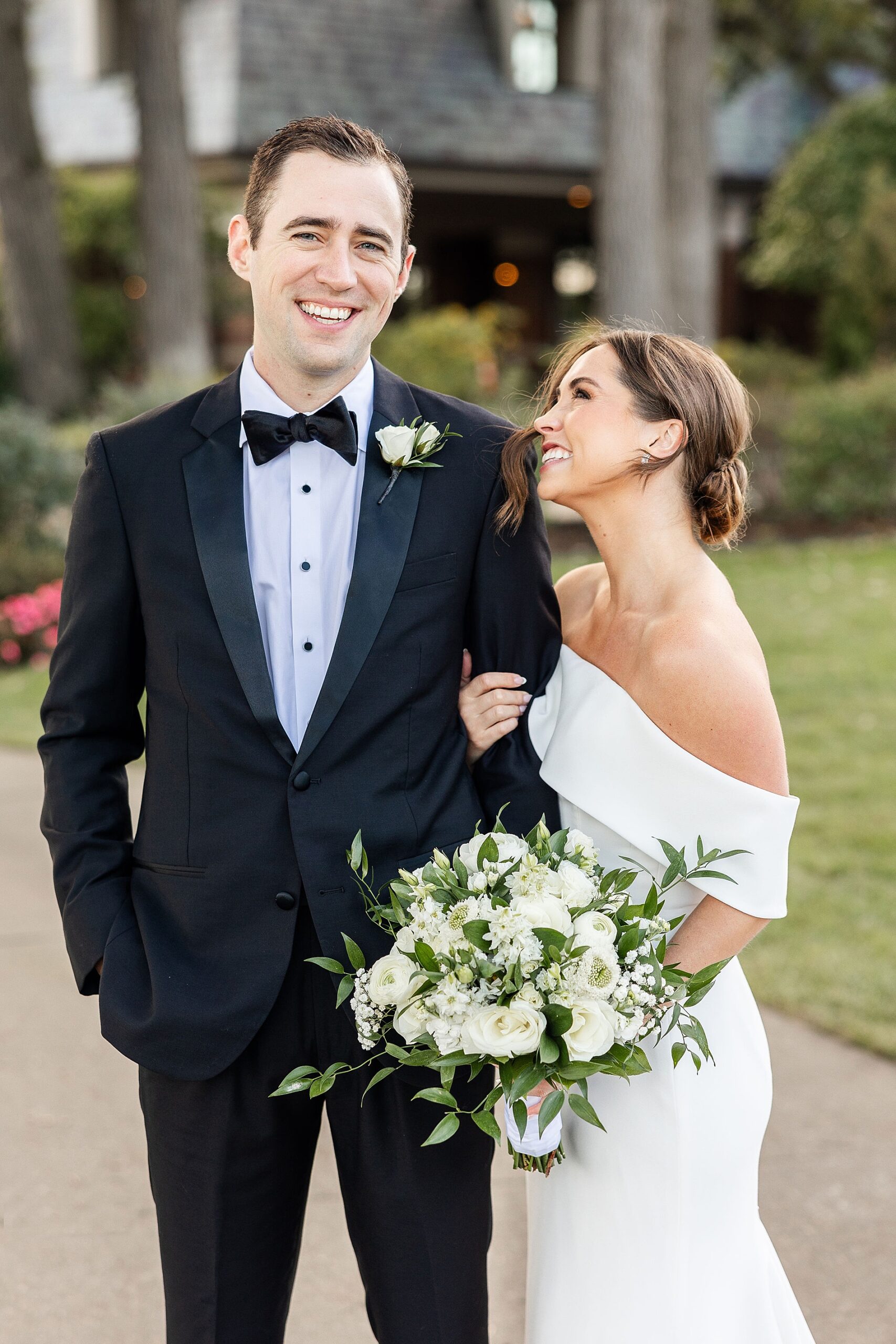 romantic wedding portraits at Fall Butterfield Country Club