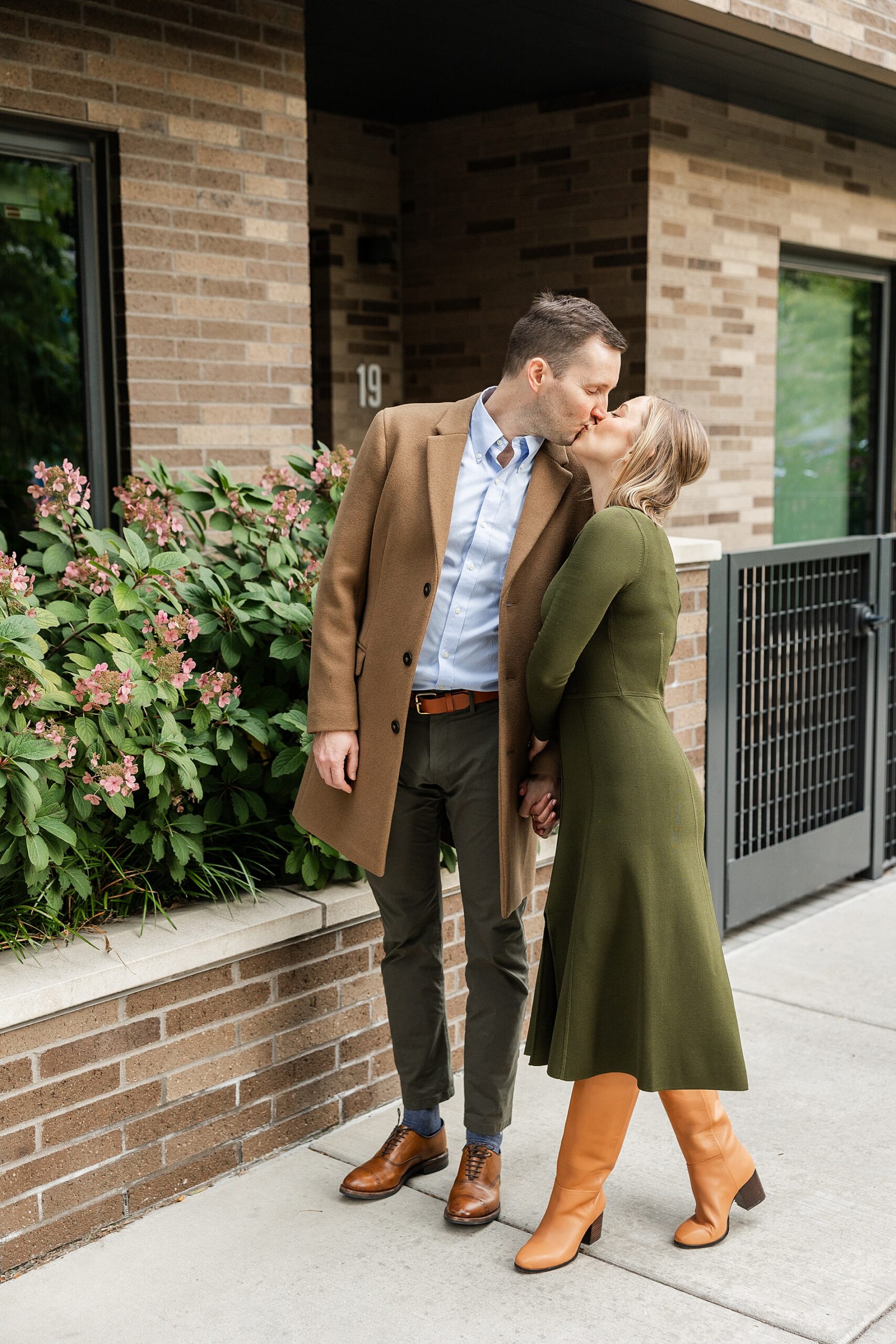 couple kiss on Chicago sidewalk during engagement session