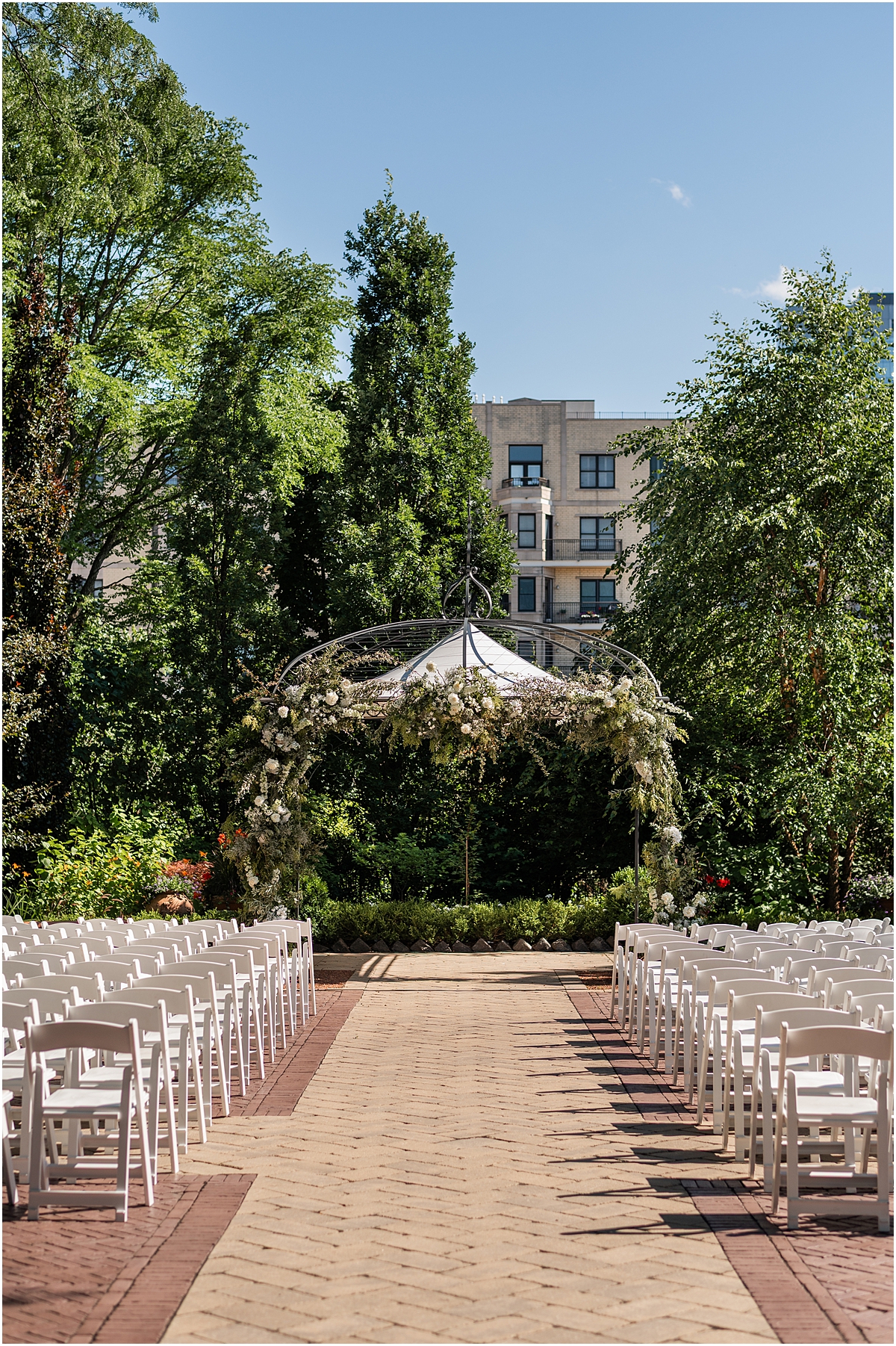 outdoor wedding ceremony at Galleria Marchetti in Chicago