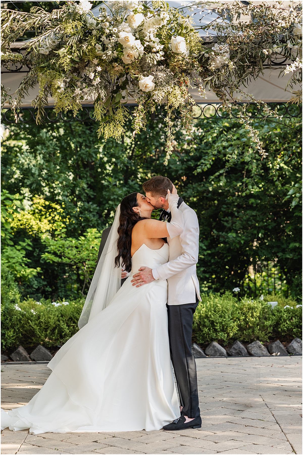 newlyweds kiss at wedding Galleria Marchetti Summer Wedding ceremony in Chicago