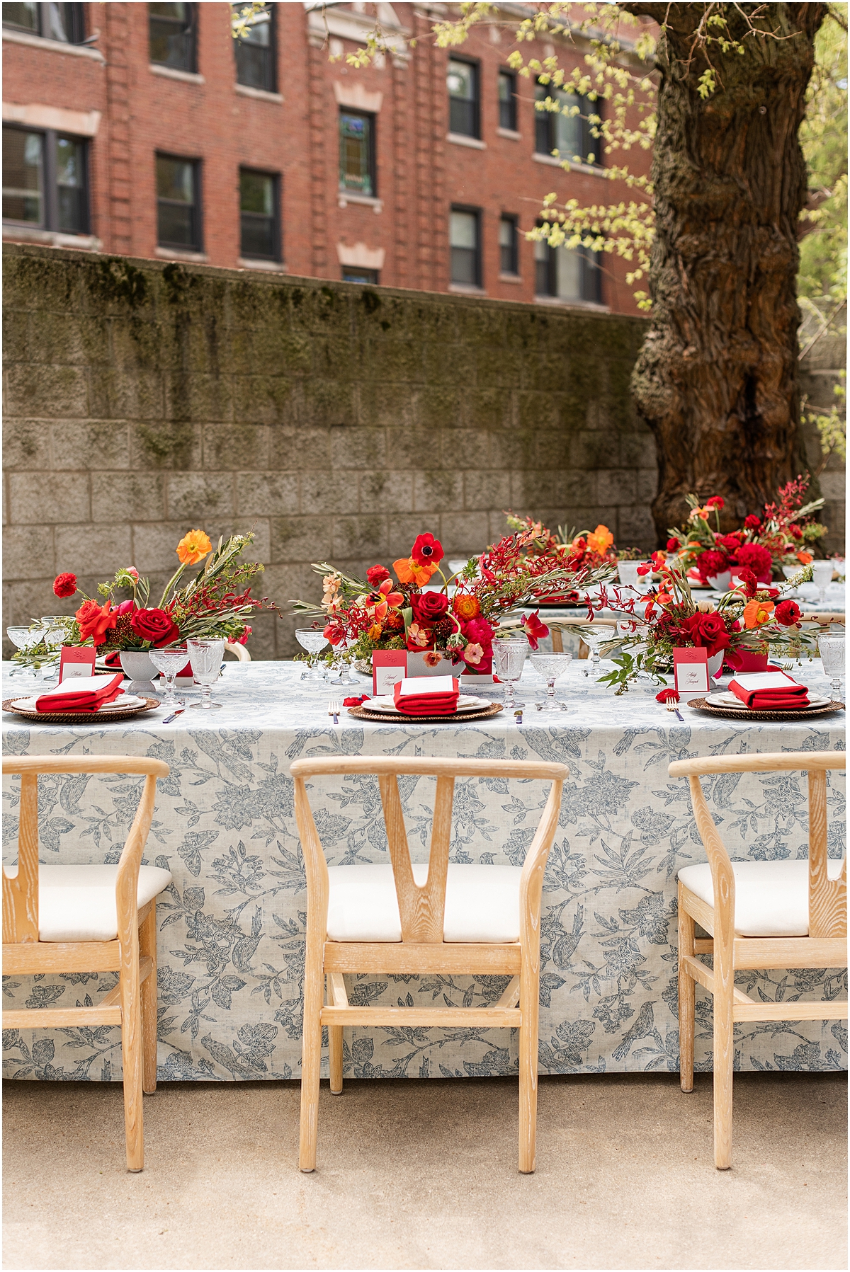 outdoor wedding reception at Colvin House in Chicago, IL