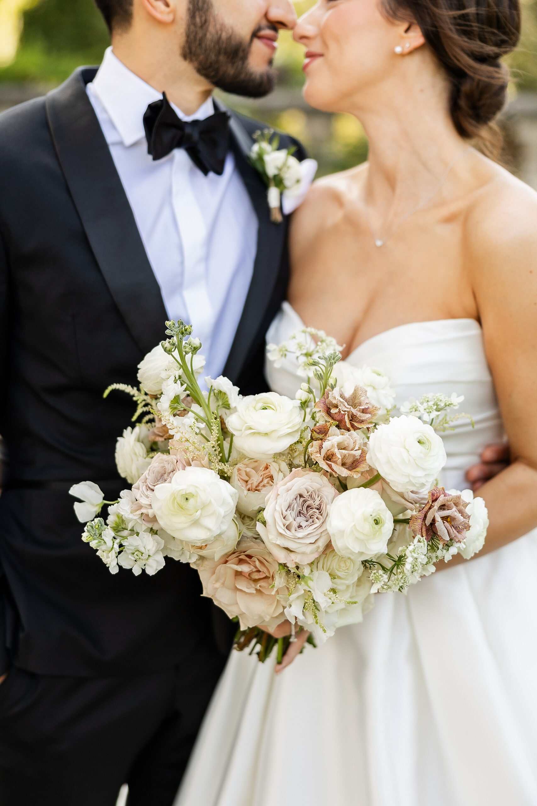 romantic wedding photos from summer wedding 