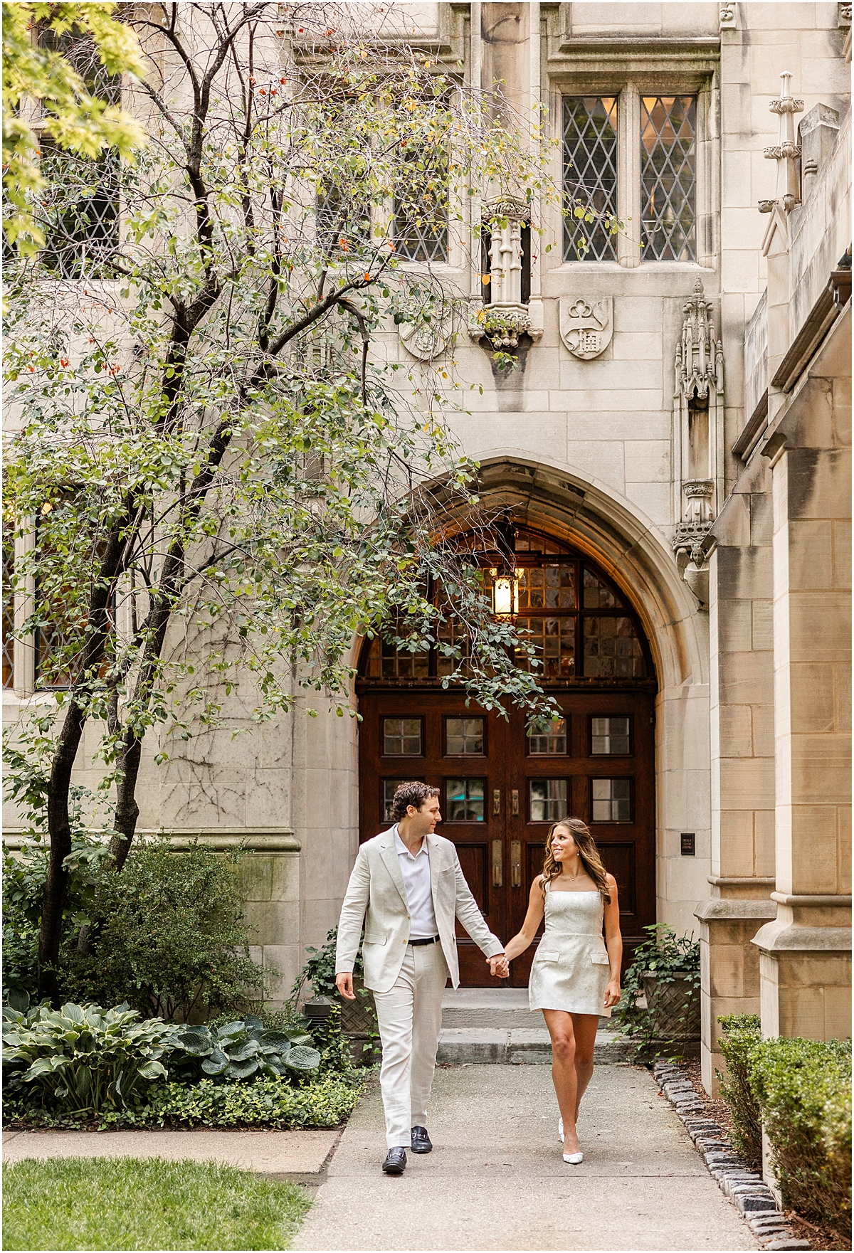 elegant and chic engagement session in Chicago 