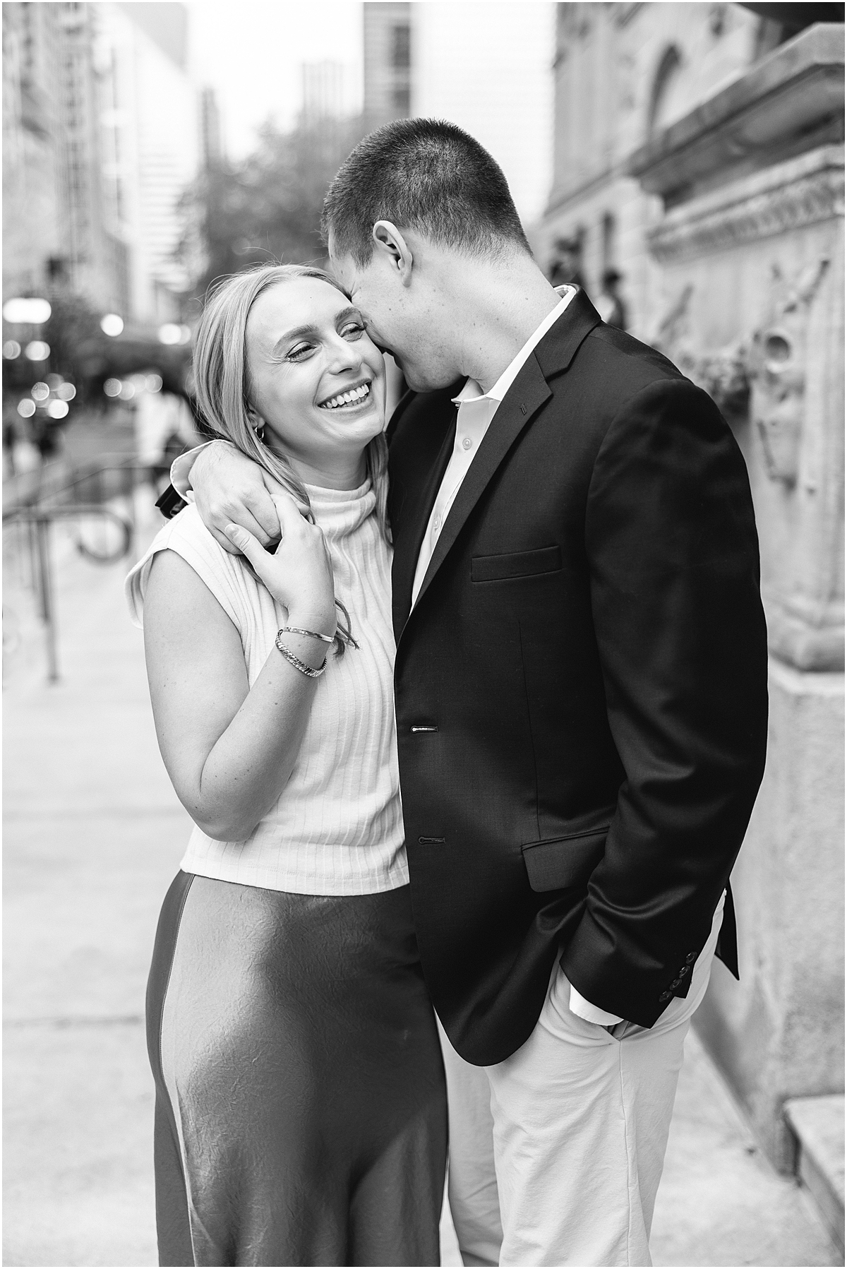 Timeless engagement portraits at Art Institute of Chicago