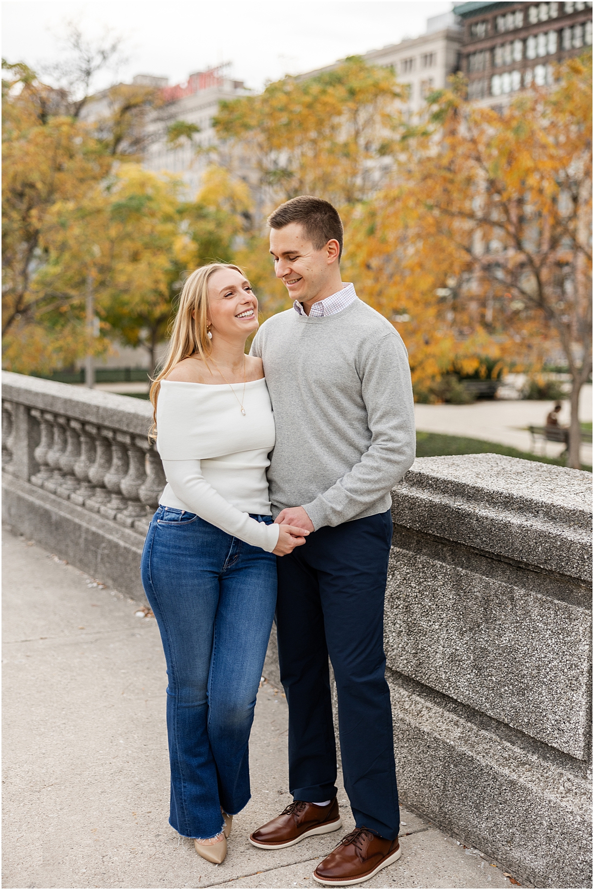 fall engagement portraits in Chicago 
