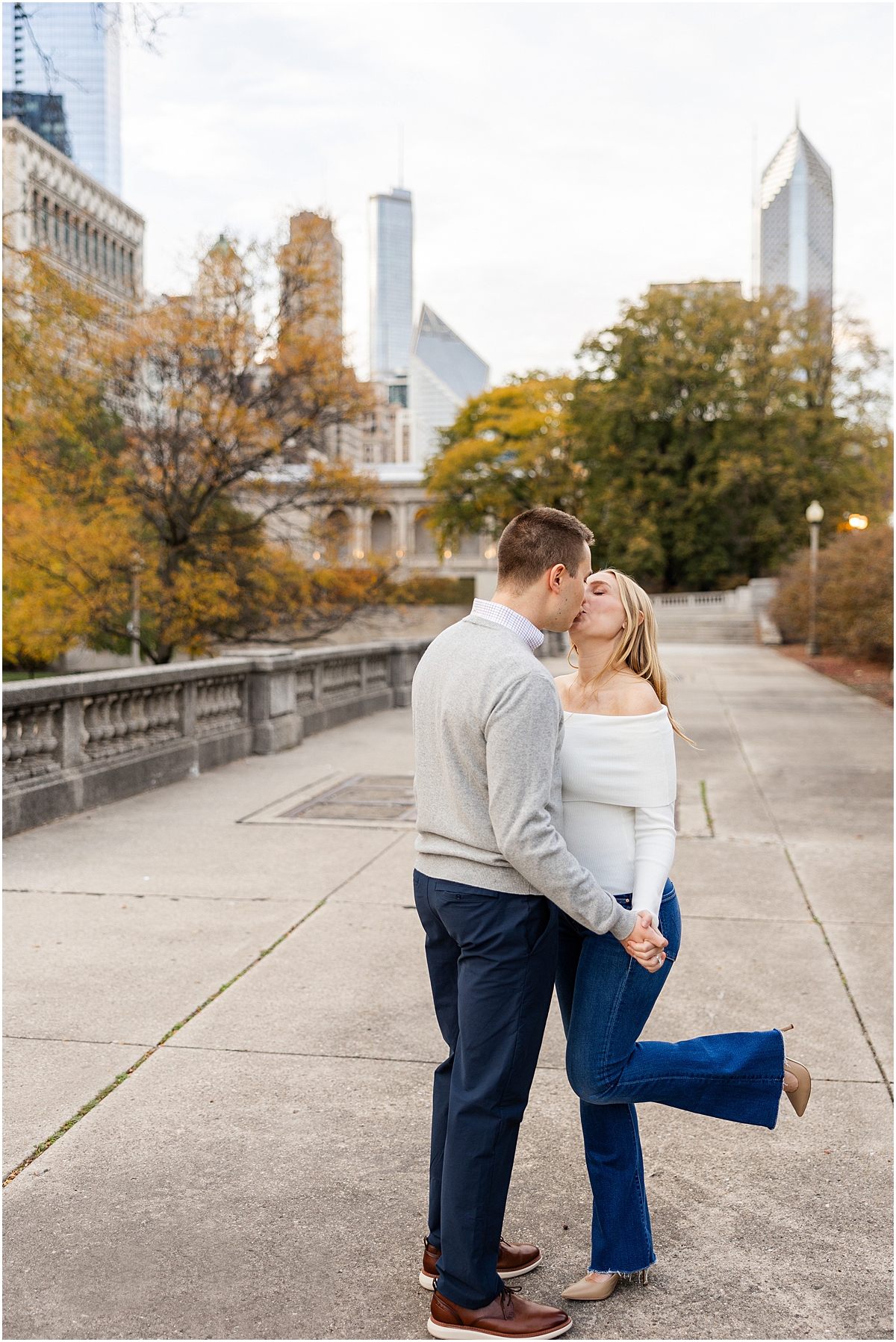fall engagement photos in Grant Park Area of Chicago 